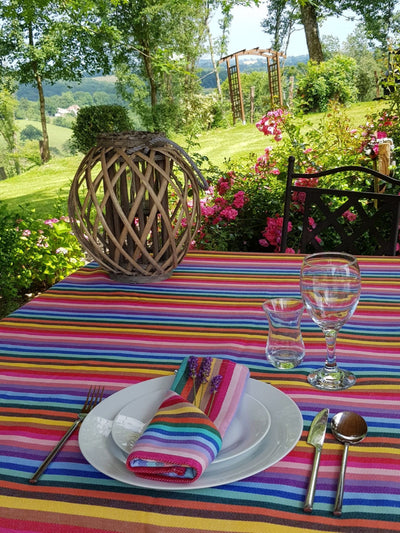 Top tips on choosing the right tablecloth this summer