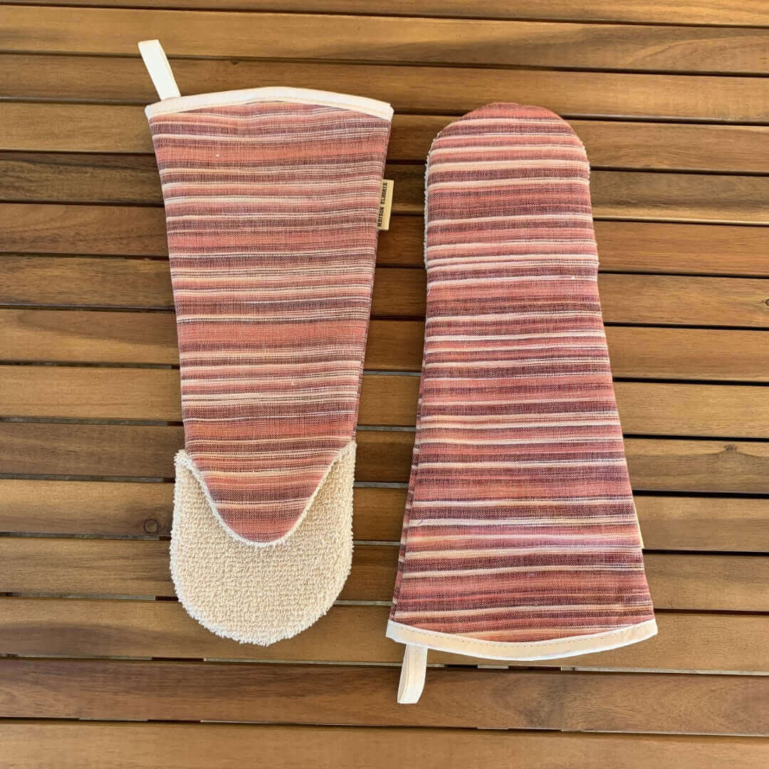 Oven glove gauntlet style long arm Red with off white heat resistant towelling Inside. 