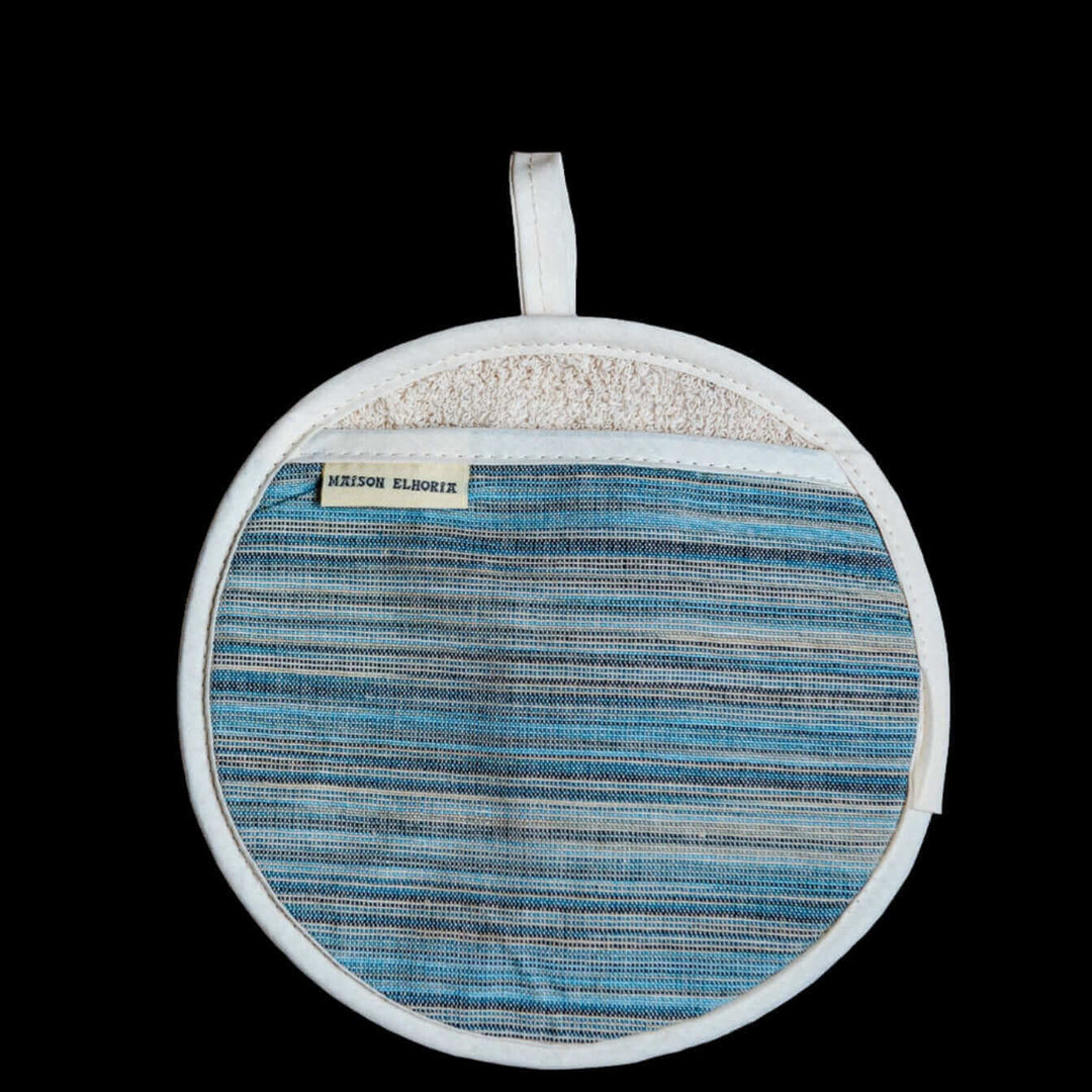 pot holder blue striped on wooden base