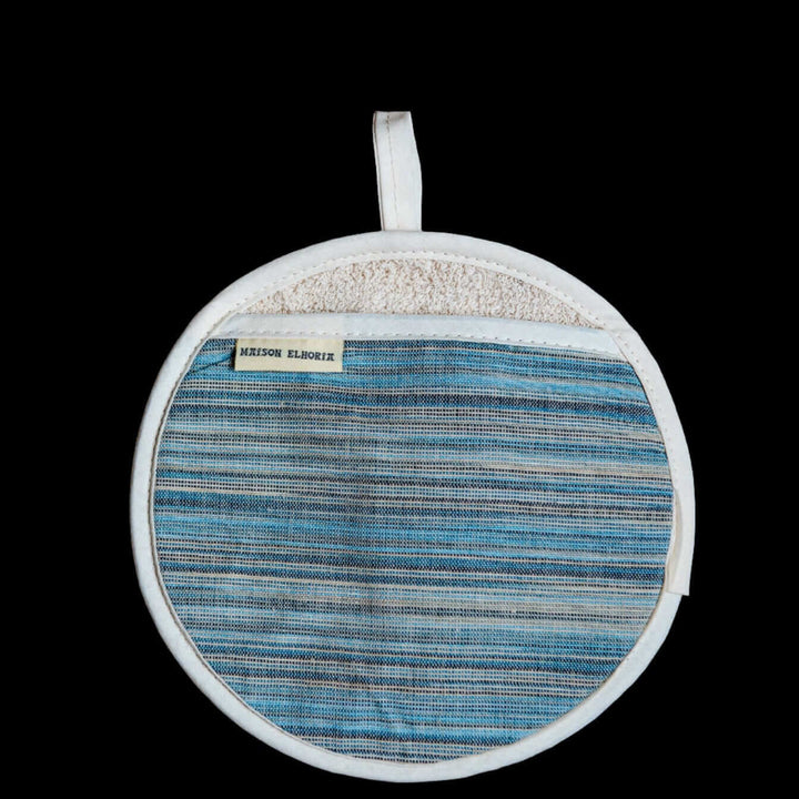pot holder blue striped on wooden base