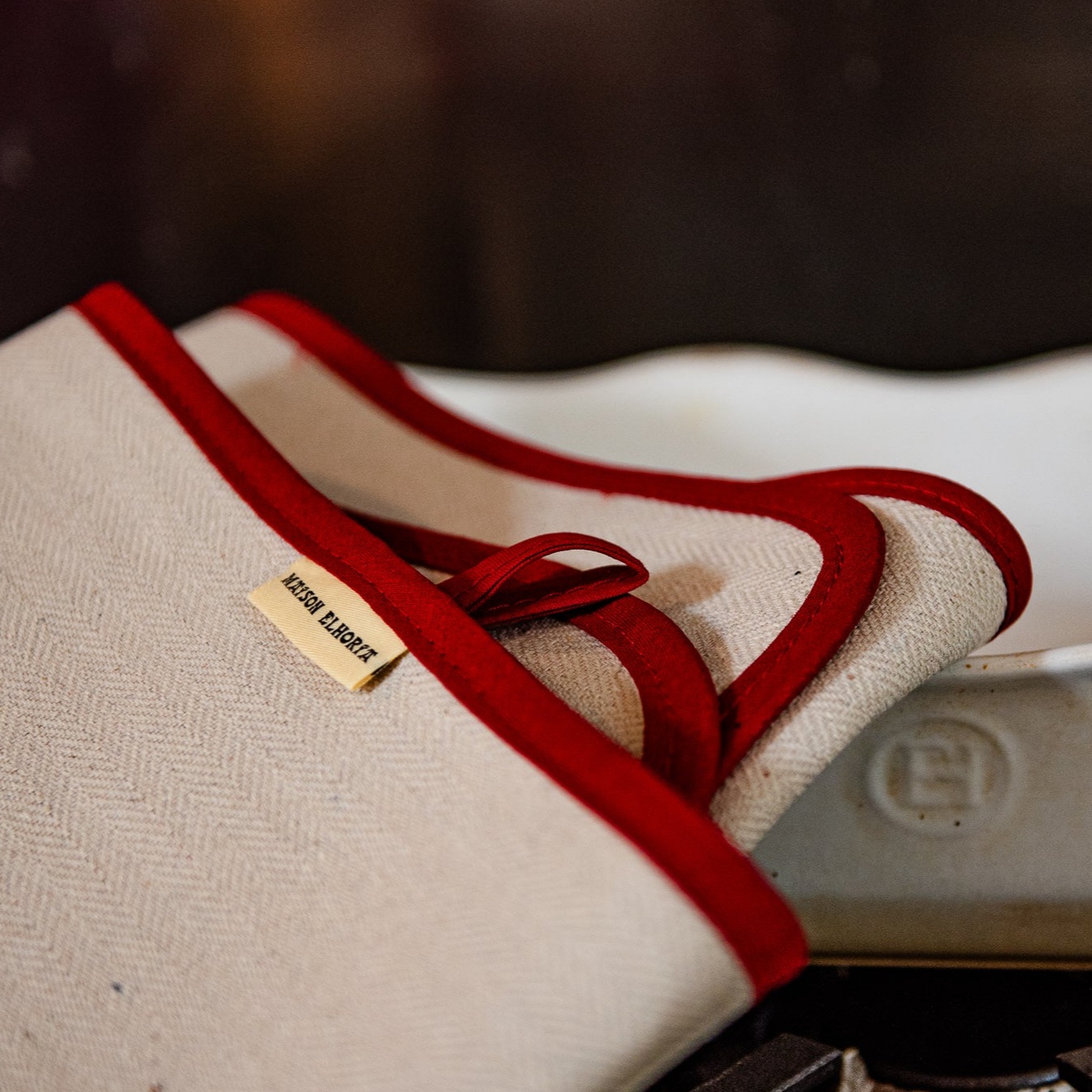 oven cloth natural with red bias close up